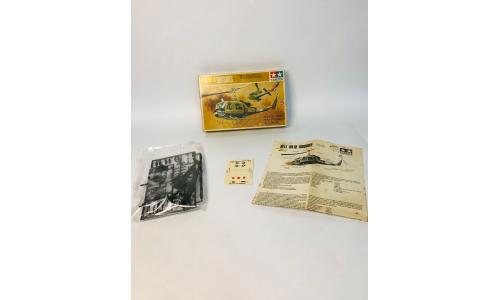 Kit P/ Montar Tamiya 1/100 Helic�ptero Bell UH-1B Iroquois